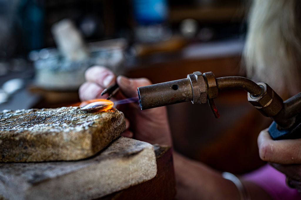 Make a pendant workshop with Hannah Souter
